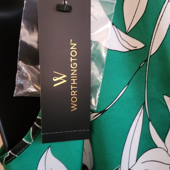 Green Floral Handkerchif Hem Blouse - Picture 7 of 8